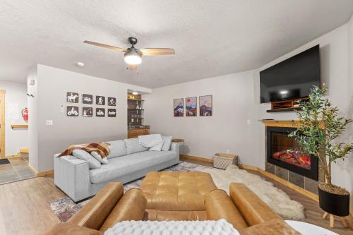 Grandmas Hideaway walk to downtown private hot tub pet friendly with patio in Mccall, United States