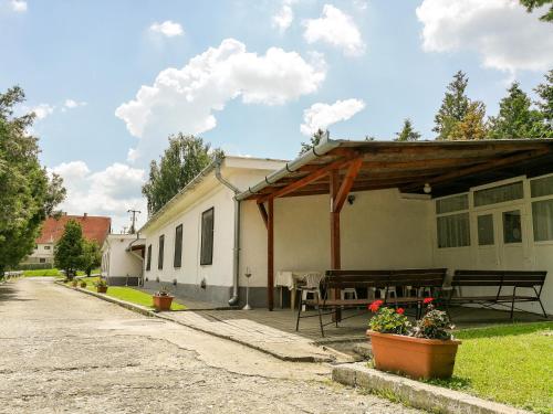 Panoráma Üdülő - carbon neutral hotel in Unknown City