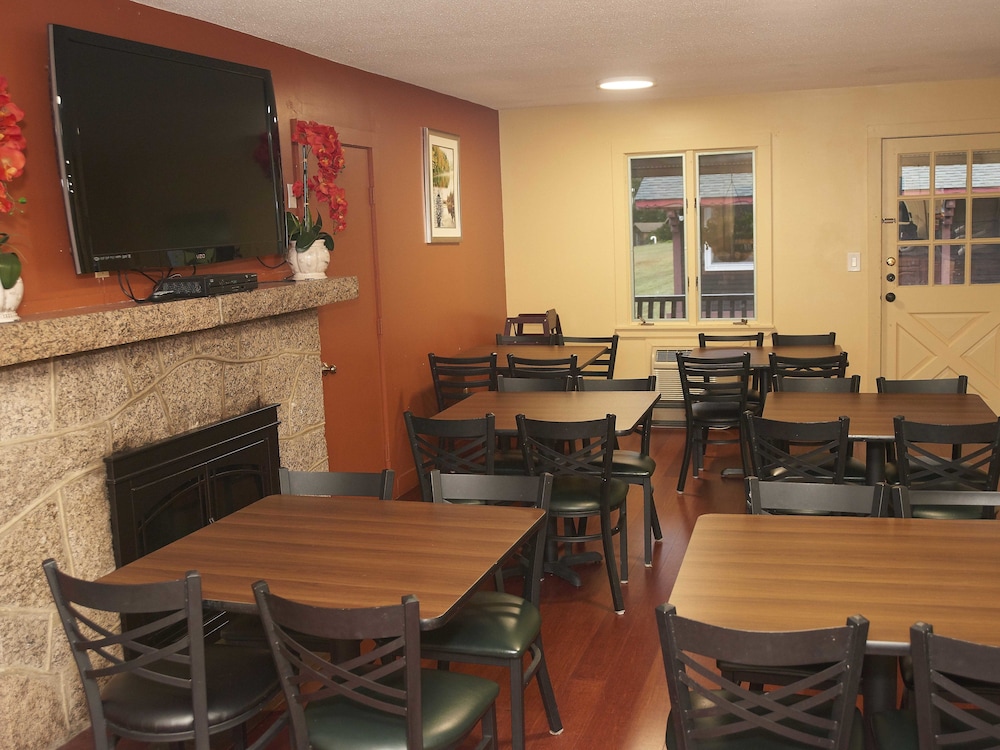Swiss Chalets Village Inn - photo 77