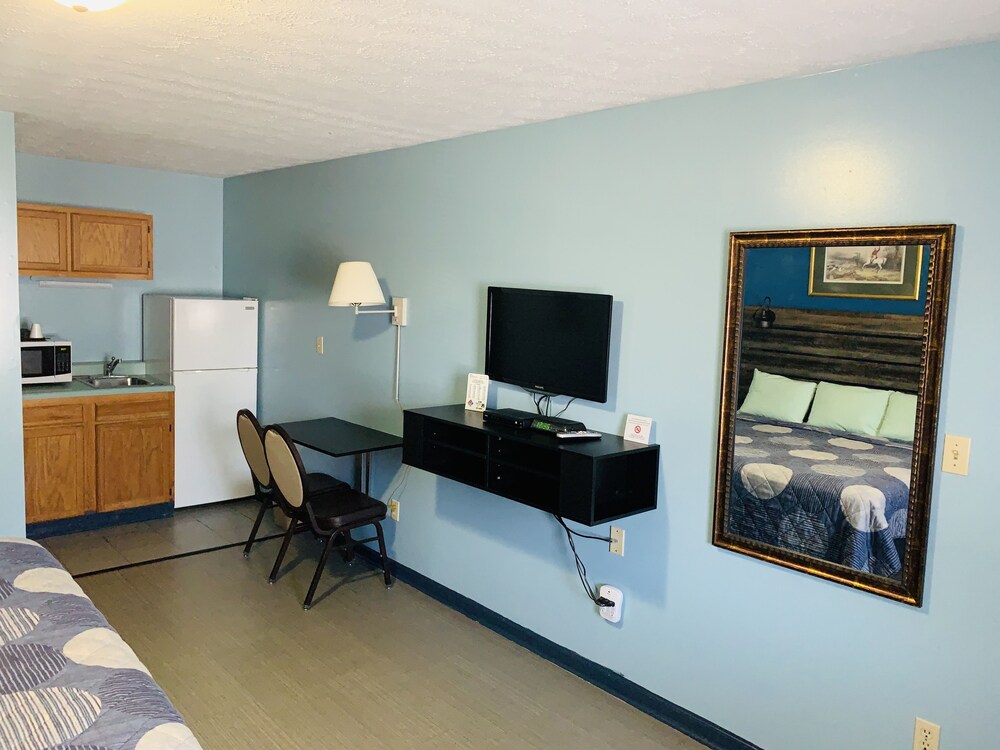 Travelers Inn And Suites - photo 7