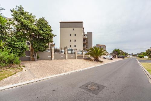 Beachfront 3rd floor 2 bedroom w communal swimming pool B16 Blouberg