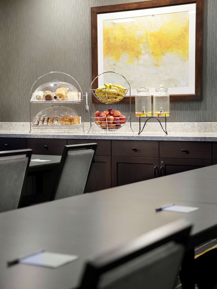Hampton Inn & Suites Pittsburgh Airport South Settlers Ridge - photo 28