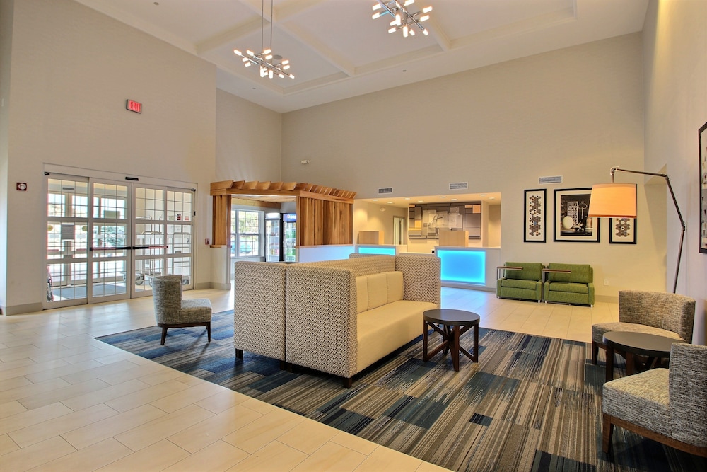 Holiday Inn Express Hotel & Suites Milwaukee Airport by IHG - photo 2