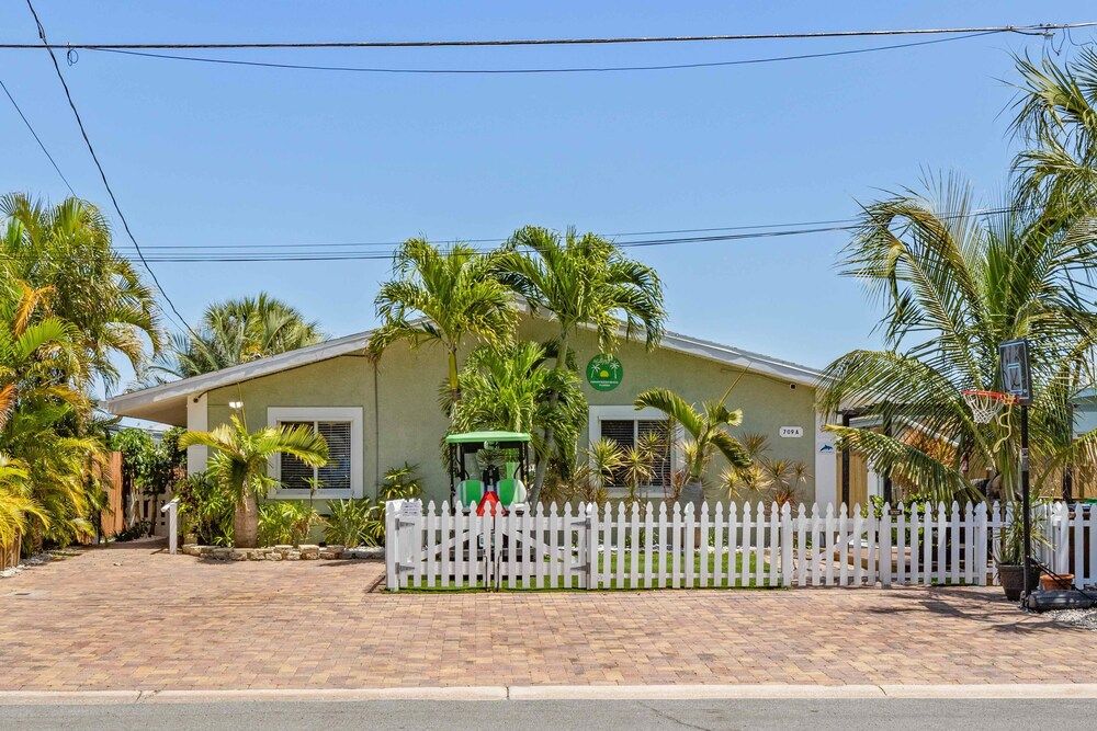 The Salty Cove — hotel in Indian Rocks Beach