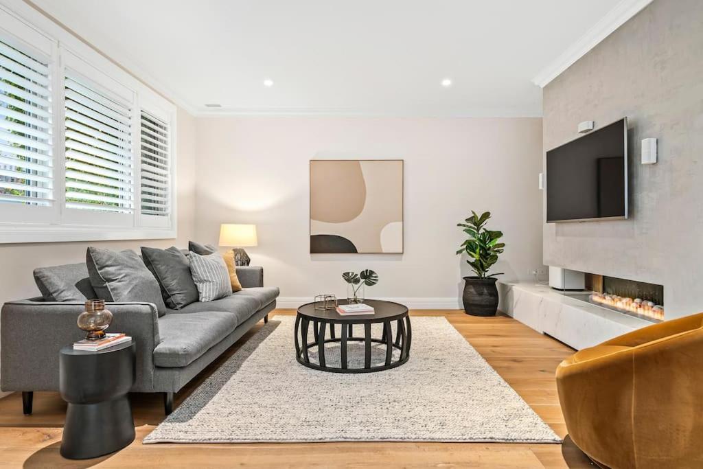 Luxe Parkside Hampton Home — 4-Star Luxury Hotel in Melbourne, Australia