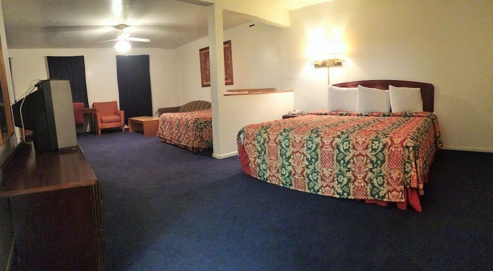Westwoods Motel - photo 17