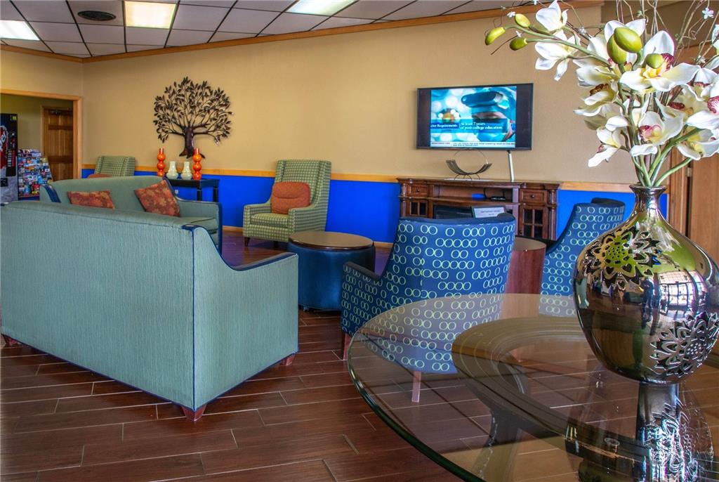 Days Inn by Wyndham Clinton - photo 5