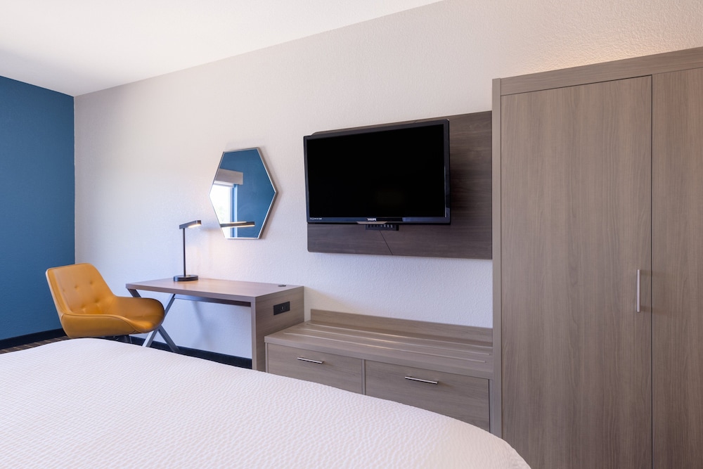 Holiday Inn Express Hotel & Suites Pittsburg by IHG - photo 18
