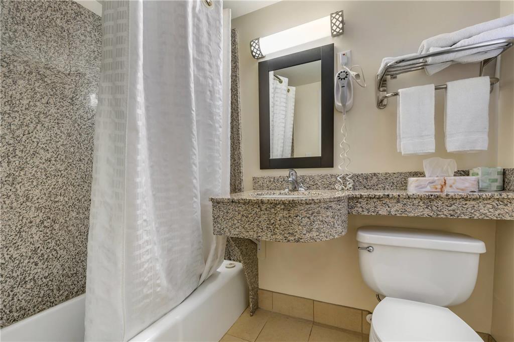 Econo Lodge Bellefonte I 99 - photo 17