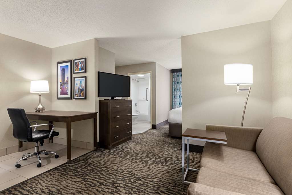 La Quinta Inn & Suites by Wyndham Newark Elkton - photo 12