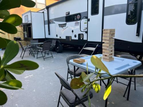 Free BBQ in RV With Private entrance — hotel in Homestead