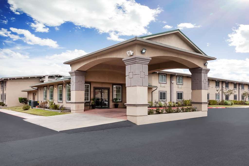 Super 8 by Wyndham Beaumont I 10 South College St - photo 3