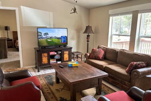 Paws & Pines Family Escape in Bend, United States