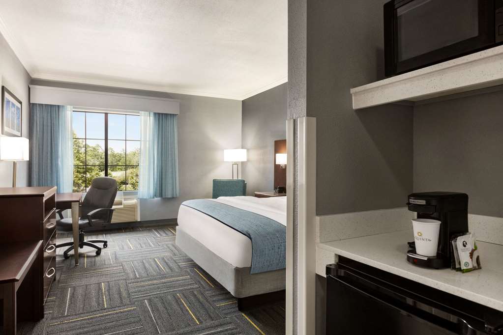 La Quinta Inn & Suites by Wyndham Dublin - photo 14