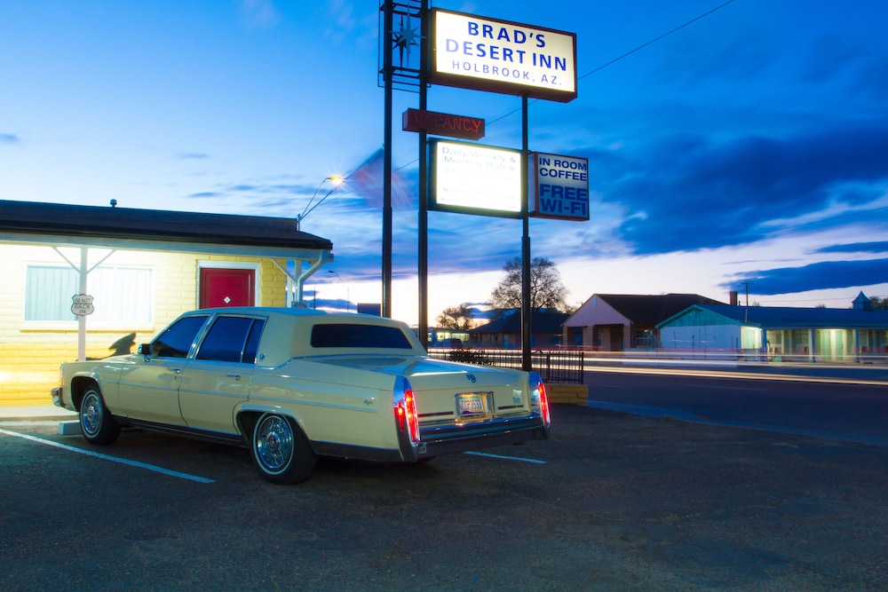 Brad's Desert Inn - photo 9