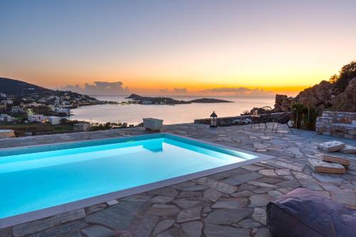 Mont' Rock villas 1 — 4-Star Luxury Hotel in Vari, Greece