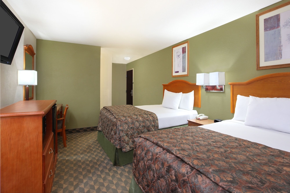 Days Inn by Wyndham Darien - photo 4