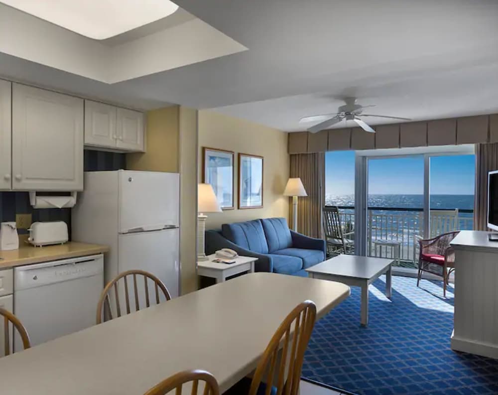 Hampton Inn & Suites Myrtle Beach Oceanfront - photo 26