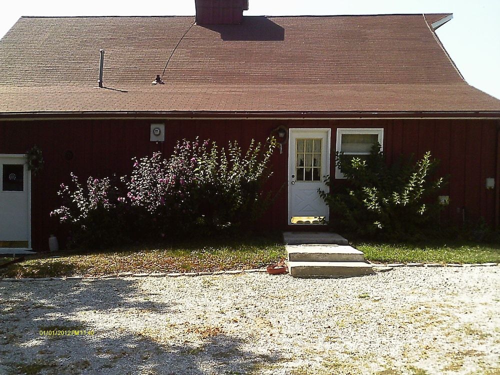 Kennedys Red Barn Inn — Perry