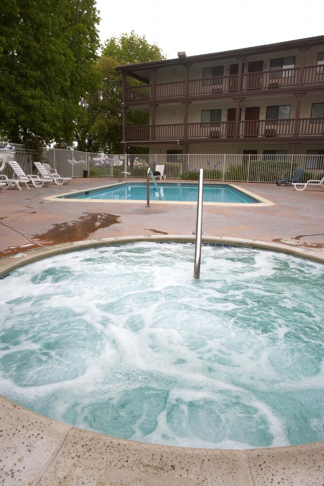 E Z 8 Motel South Bay - photo 27