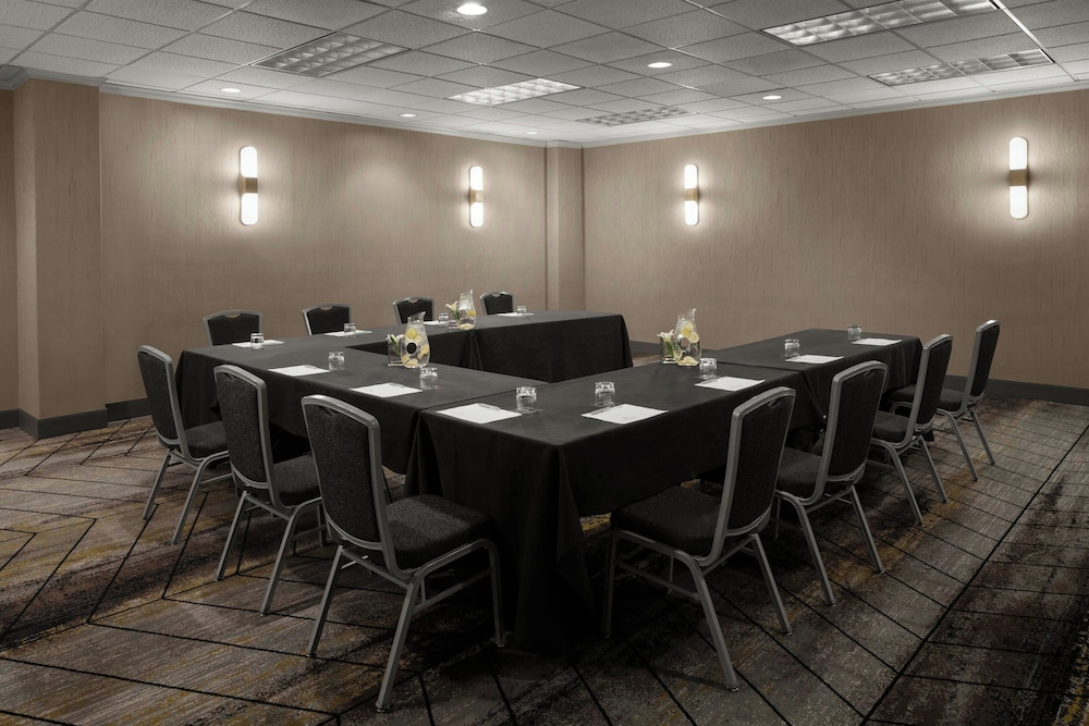 Renaissance Chicago North Shore Hotel - photo 72