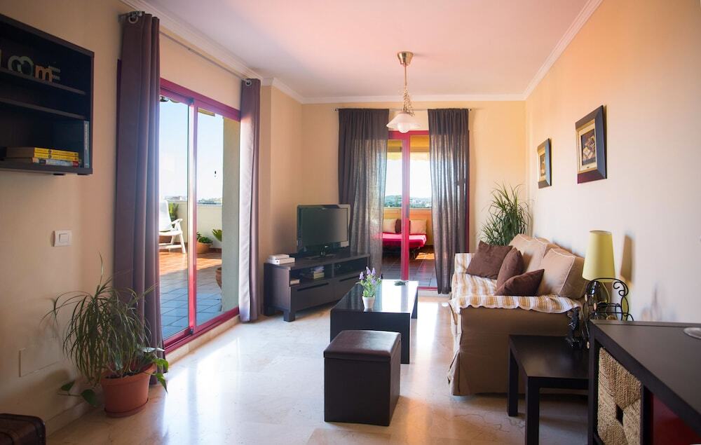 SunHome Penthouse Fuengirola Los Pacos — 4-Star Luxury Hotel in Fuengirola, Spain