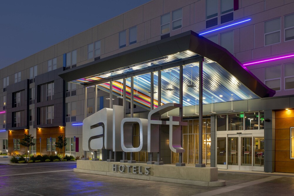 Aloft Savannah Downtown Historic District in Savannah, United States