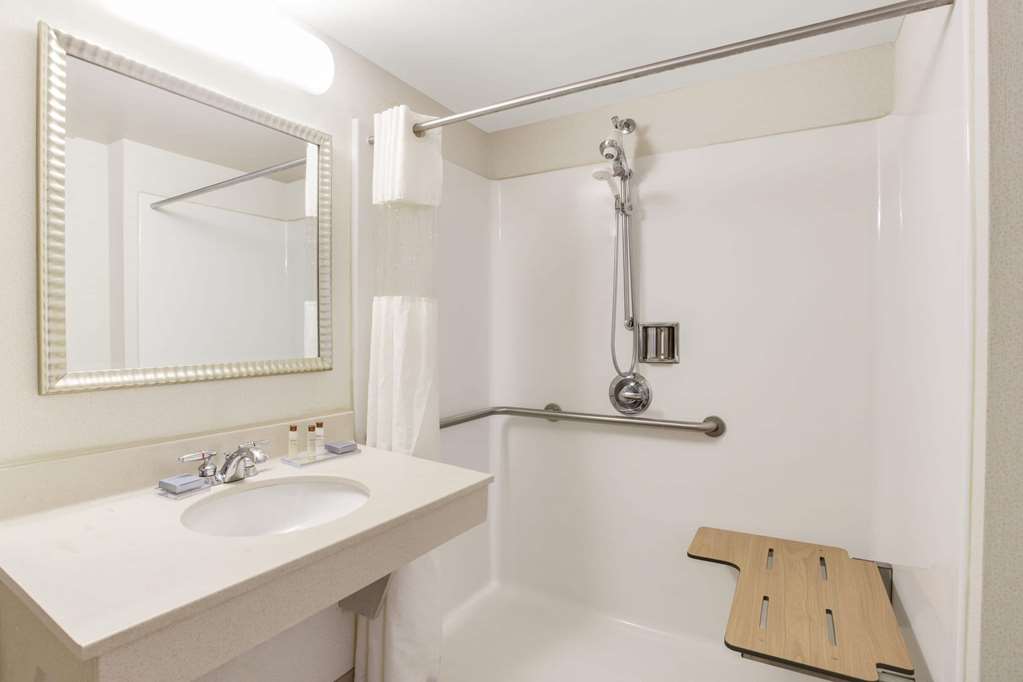 Wingate by Wyndham Bridgeport Clarksburg - photo 12