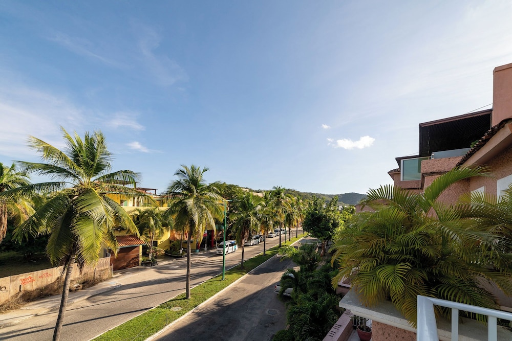 Hotel Castillo Huatulco & Beach Club