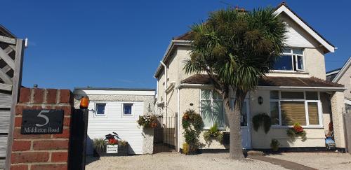 Felpham Guest House Self Catering — 4-Star Luxury Hotel in Bognor Regis, United Kingdom