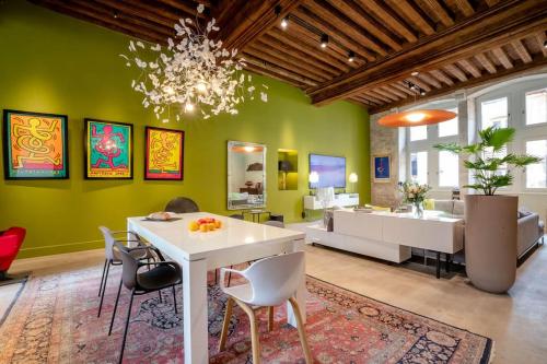 Cote Paradis Appartements de Charme Au Centre Ville de Beaune in Beaune, France