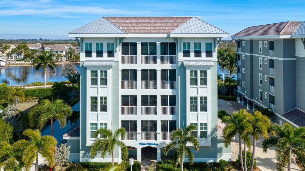 The Oasis at One Particular Harbor Modern tropical condo in Margaritaville — 4-Star Luxury Hotel in Bradenton, United States