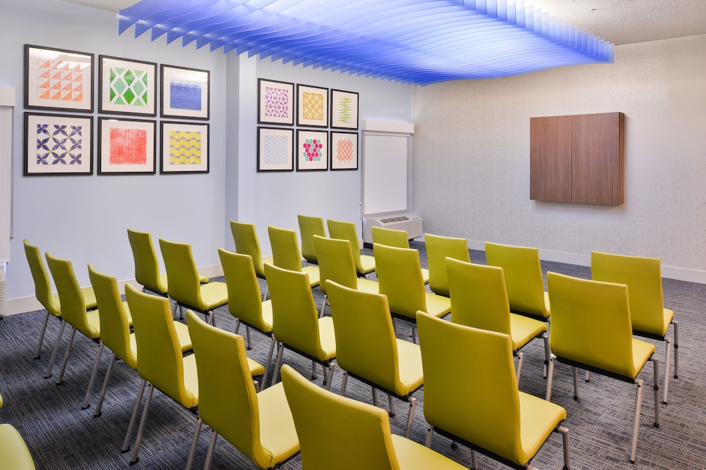 Holiday Inn Express Burlington by IHG - photo 66