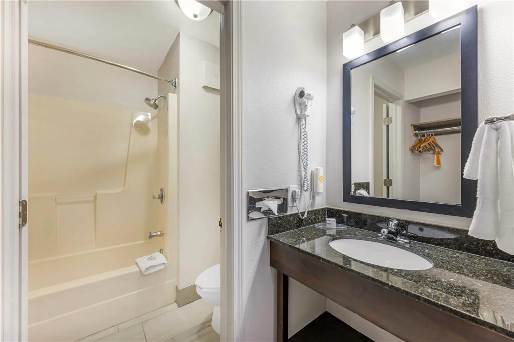 Comfort Inn Bourbonnais near I 57 - photo 10