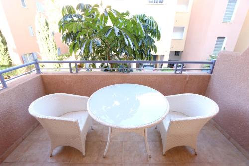 Limnaria Gardens B
