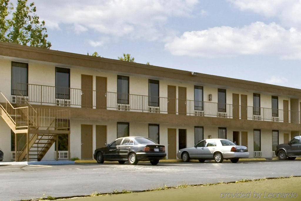 Royal Inn Crossville - photo 10
