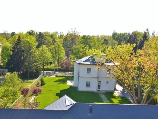 Hotel Jonathan — Balatonfoldvar — photo 2