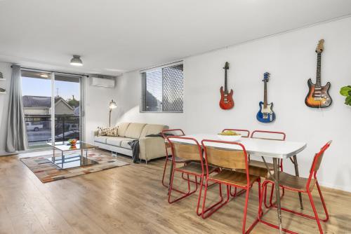 Vintage Vibes East Freo 2B 1BA — 4-Star Luxury Hotel in Fremantle, Australia