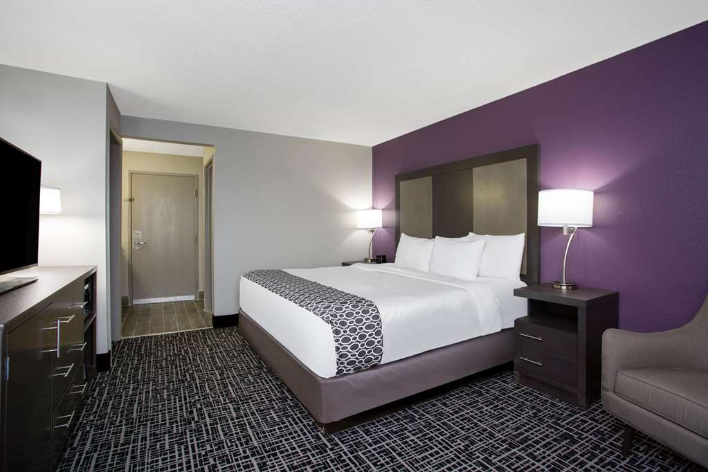 La Quinta Inn & Suites by Wyndham Roanoke Salem - photo 31