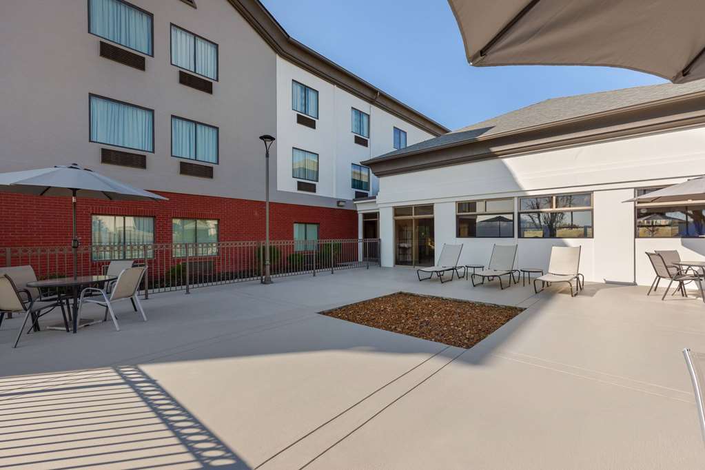 La Quinta Inn & Suites by Wyndham Loudon - photo 45