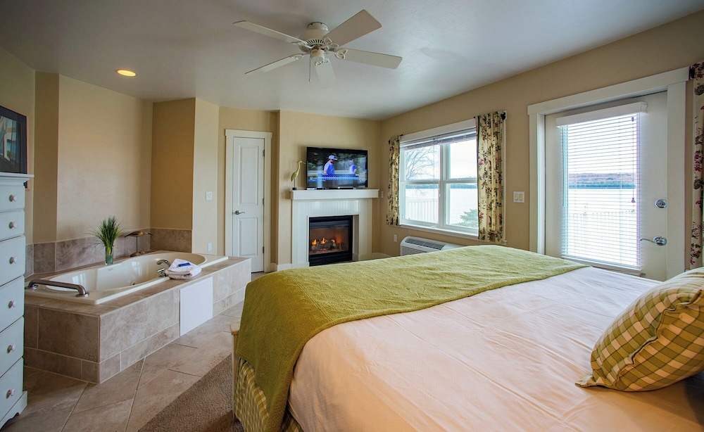 Edgewater Resort - photo 46
