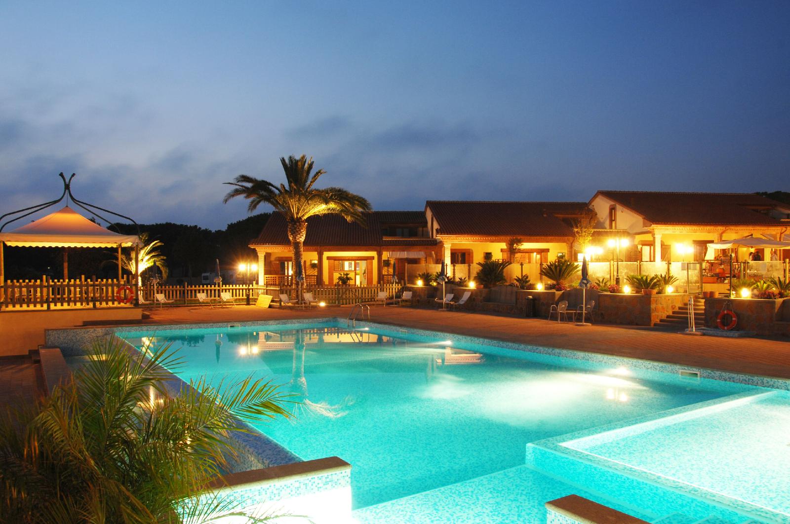 Agriturismo Corte in Fiore — 4-Star Luxury Hotel in Ardea, Italy