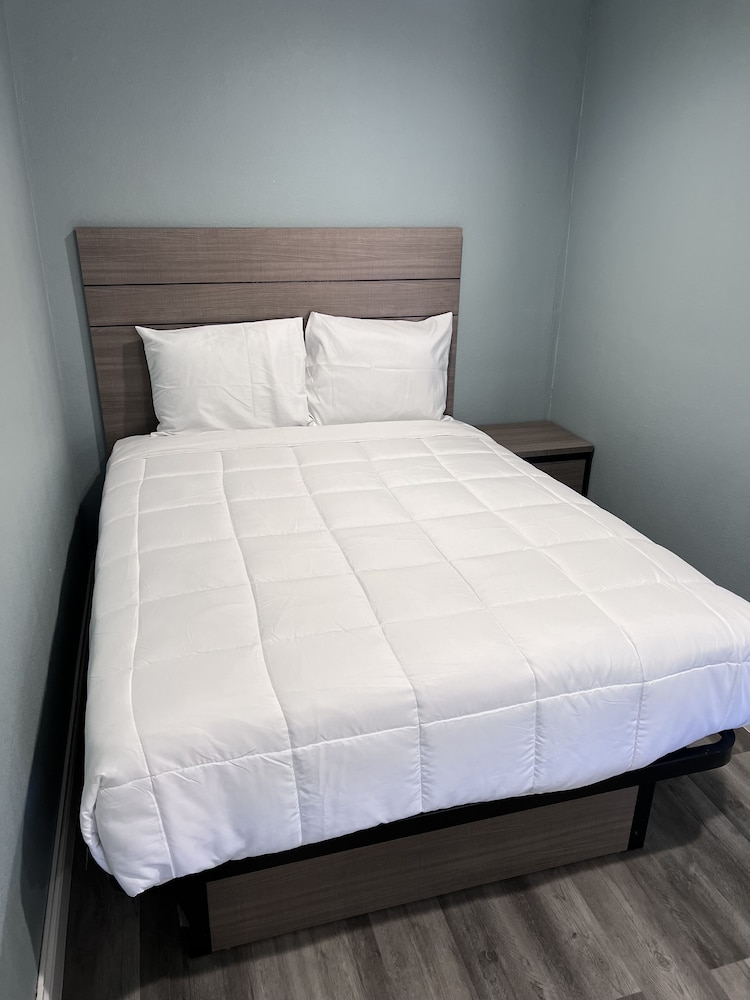 Surf City Inn and Suites - photo 16