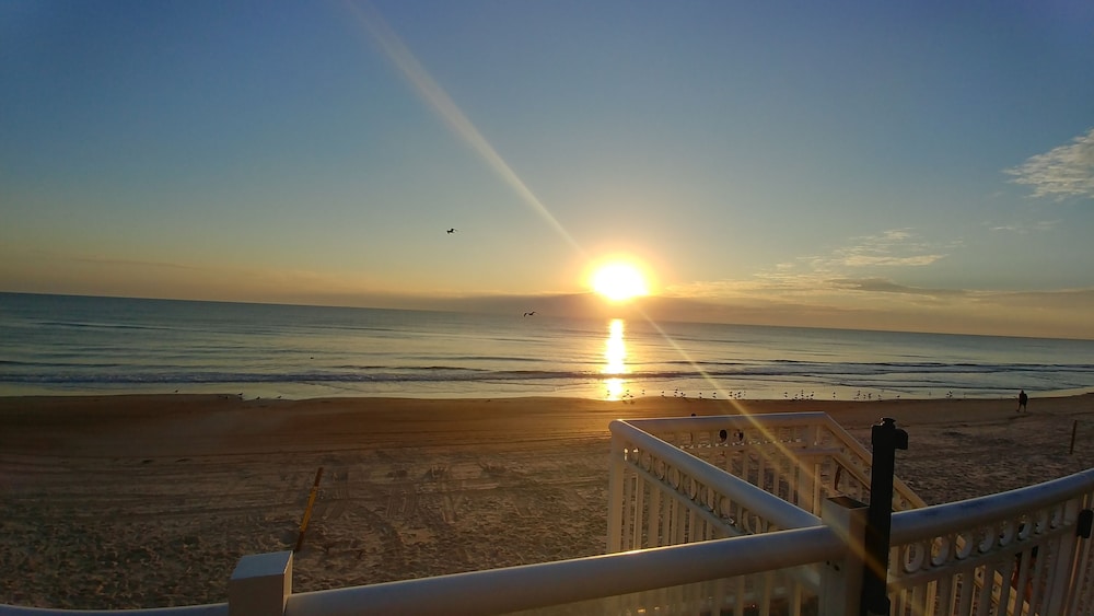 Tropical Winds Oceanfront Hotel - photo 102