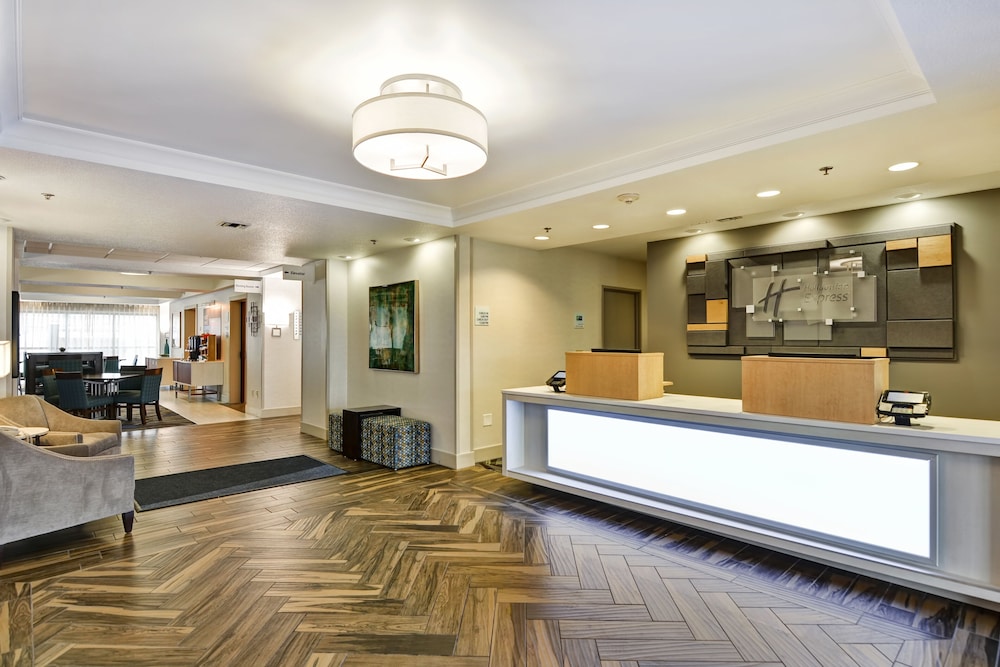 Holiday Inn Express & Suites New Berlin by IHG - photo 2