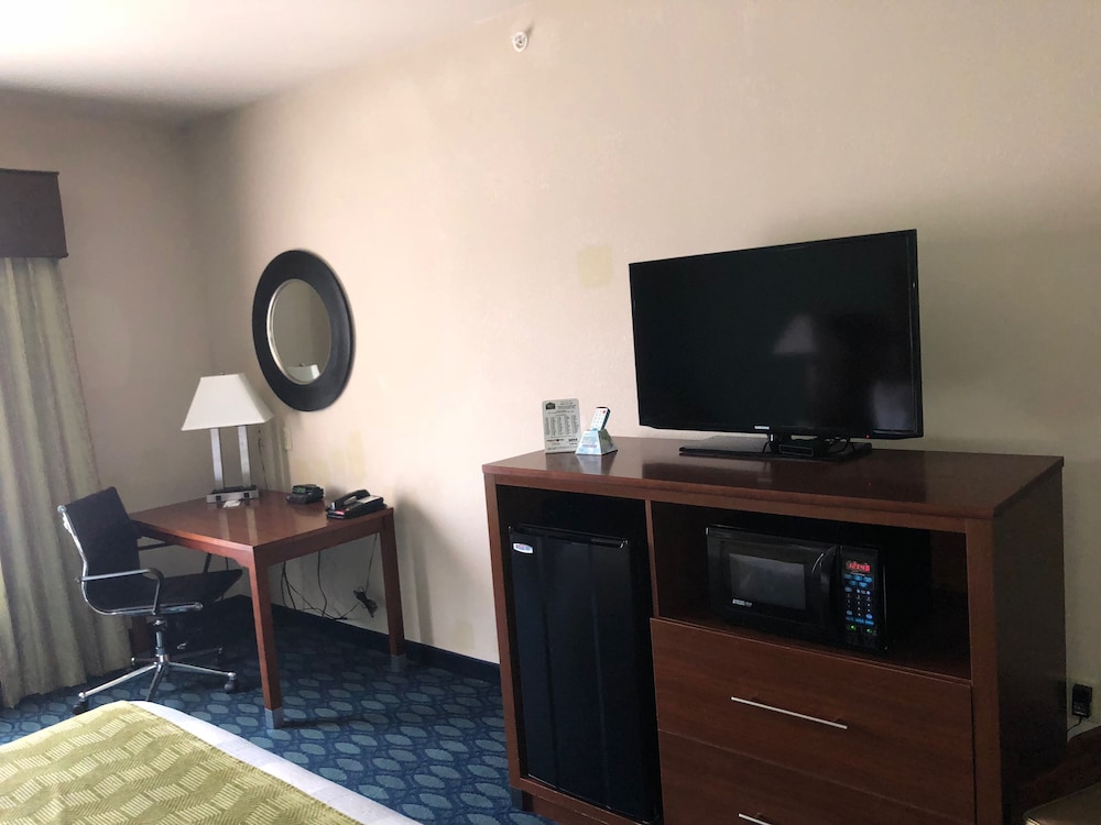 Country View Inn & Suites - photo 19