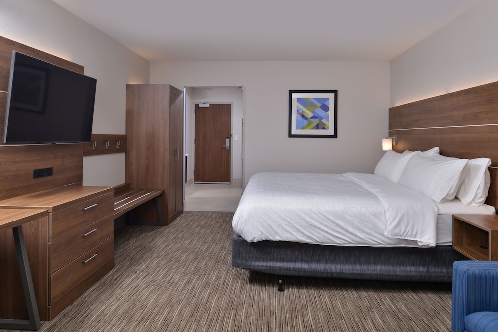 Holiday Inn Express & Suites Marshalltown by IHG - photo 7