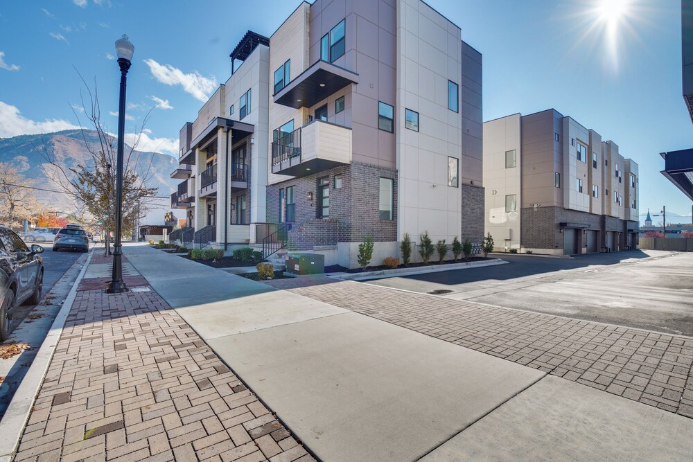 Modern Downtown Provo Townhome w Balcony — 4-Star Luxury Hotel in Provo, United States