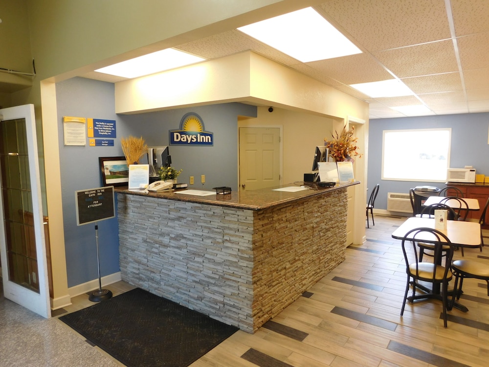 Days Inn by Wyndham West Branch Iowa City Area - featured photo