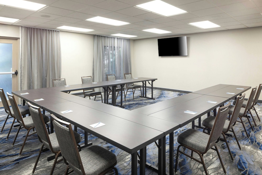 Fairfield Inn & Suites by Marriott Buffalo Airport - photo 32
